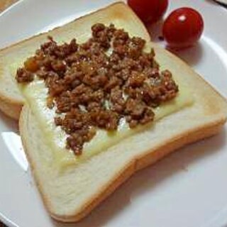 豚挽きあんを作った翌日は☆豚挽きあんチーズトースト